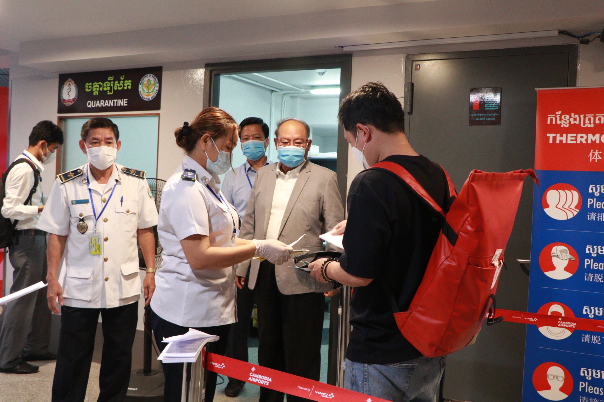 24052020-kh-airport-passenger-screening